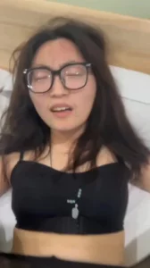 带眼镜的就是骚