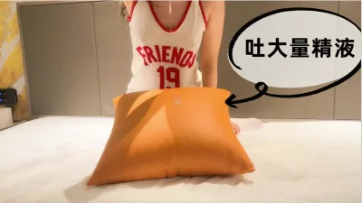 口爆+潮喷+淫语+白丝袜，20岁体育生！好嫩！